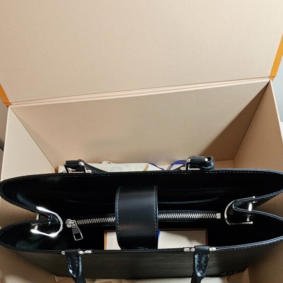 Louis Vuitton Kleber MM Epi Leather handbag - Picture 5 of 15